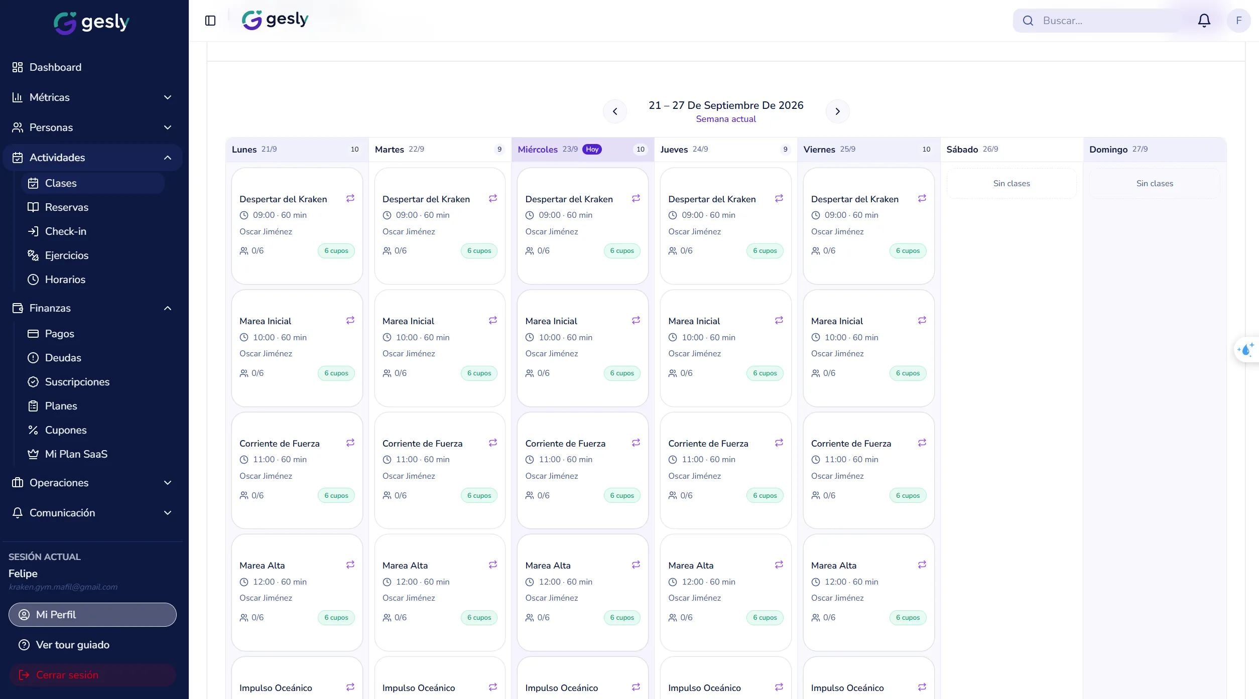 Calendario semanal de clases de Gesly con cupos disponibles por horario